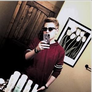 Meet your Posher, Max